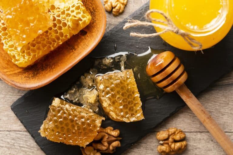 quelle différence entre propolis et gelée royale